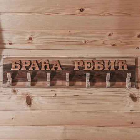 Domacinstvo Braca Rebic Holiday home *