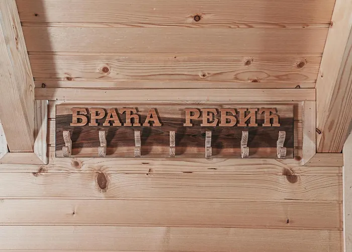 Domacinstvo Braca Rebic Holiday home *