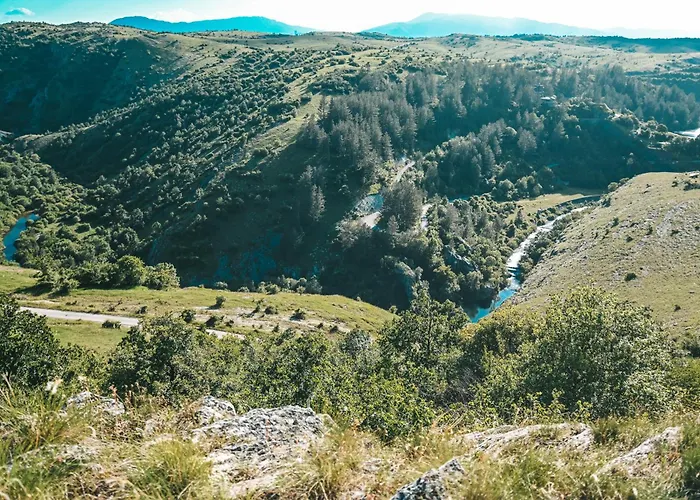 Domacinstvo Braca Rebic Holiday home *